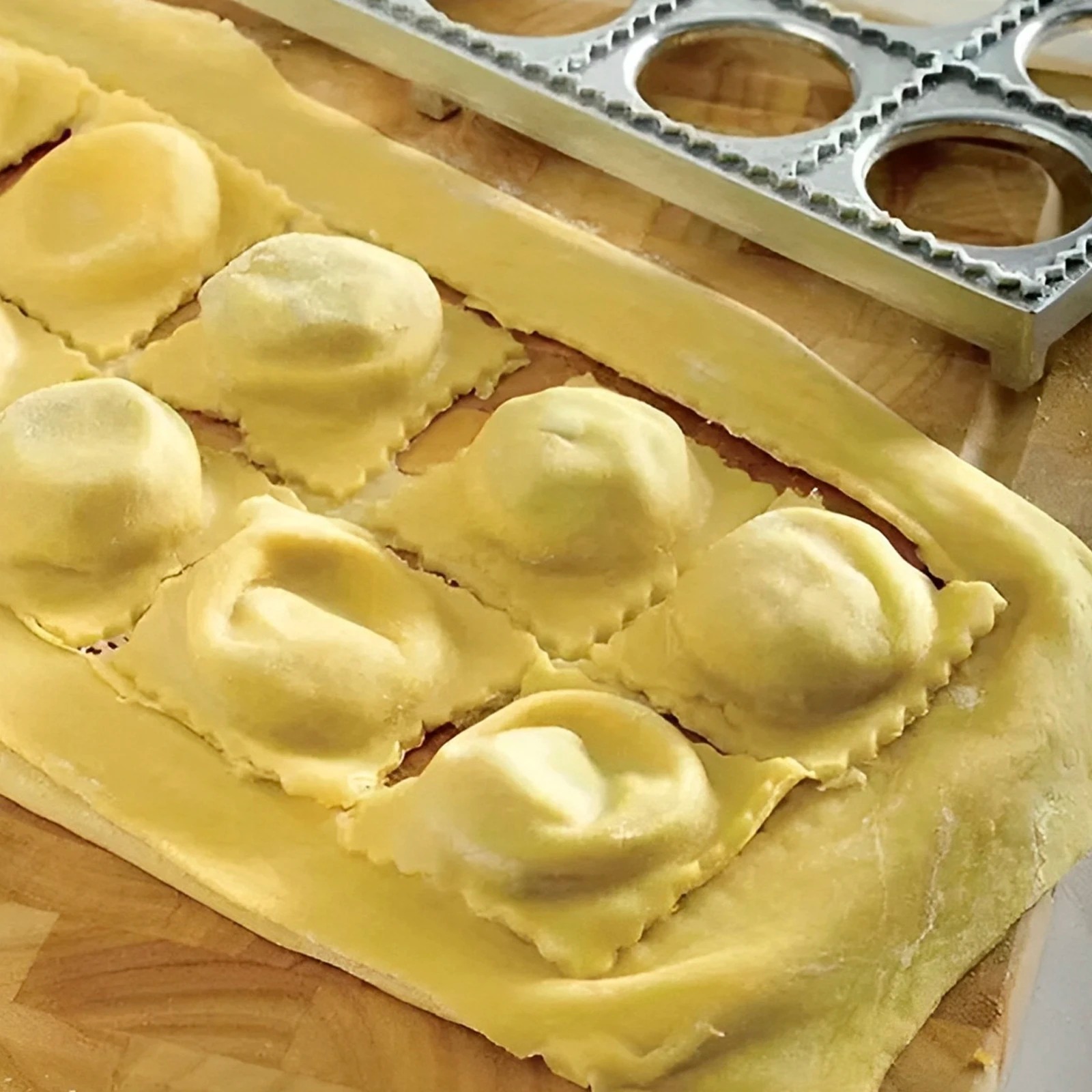 Forma do pierogów 12 otworów,  – Kitchen Gadgets That Make Life Easier recenzja i cena